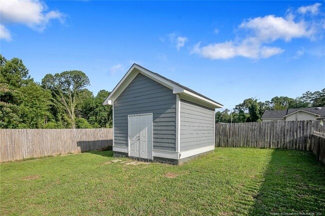 Building Photo - 228 Chloe Dr