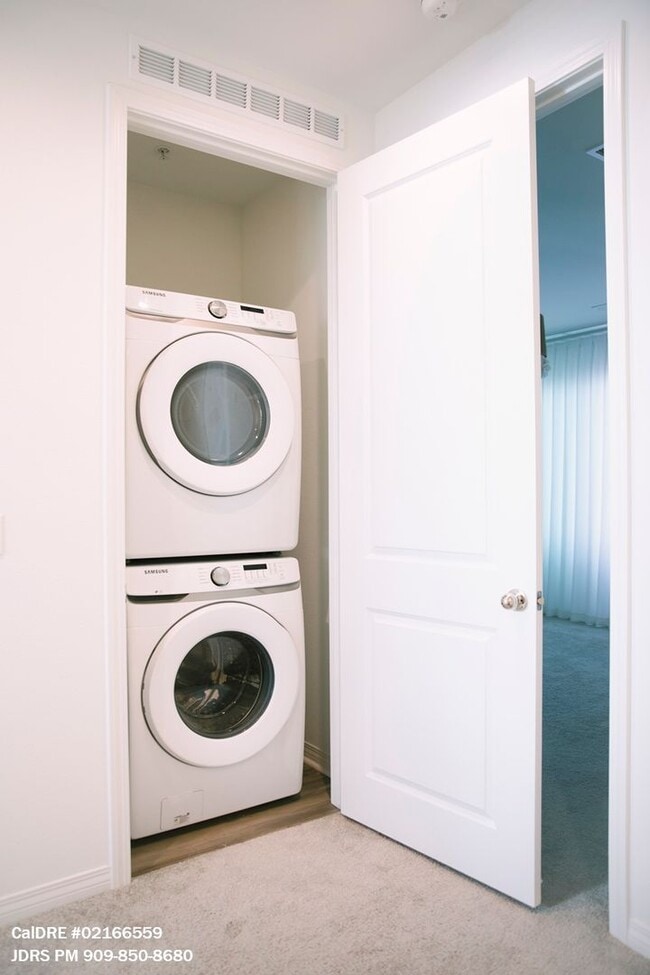 Building Photo - Irvine 2 Bedroom Condo