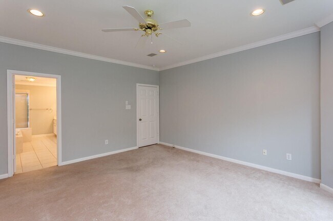 Building Photo - 4611 Oakdale St