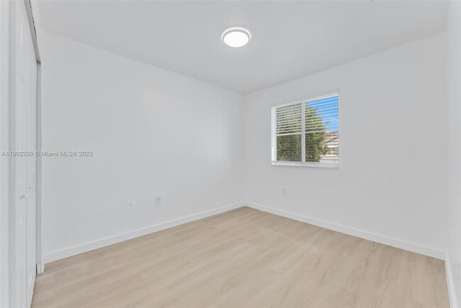Building Photo - 1530 SE 31st Ct