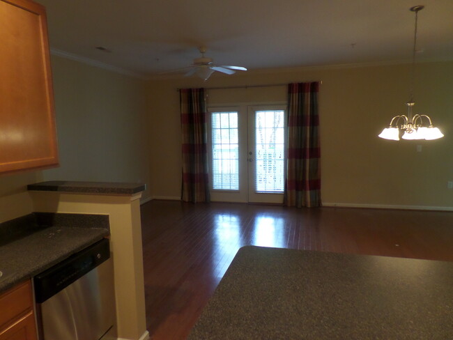 Building Photo - Eagle Creek Condos at Hillcrest!
