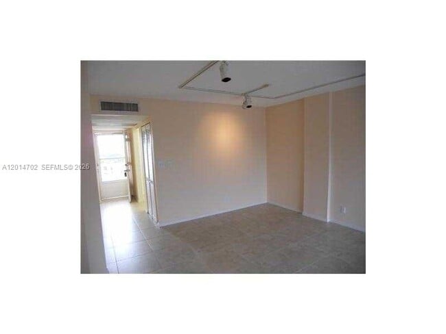 Building Photo - 115 Royal Pk Dr