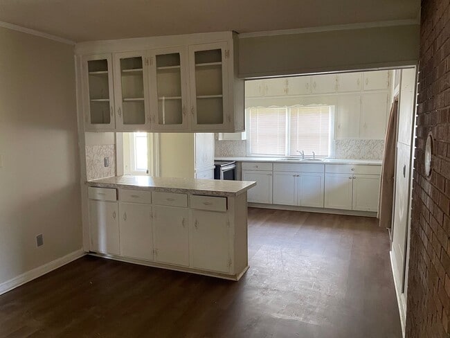 Building Photo - 4 BED 2 BATH TWO STORY HOME IN TROY!