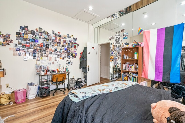 Building Photo - 2120 E Carson St