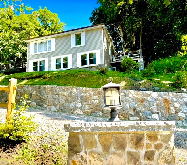 Building Photo - 35 Old Fish Rock Rd