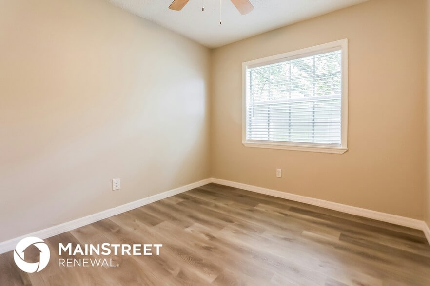 Building Photo - 2120 Redleaf Dr