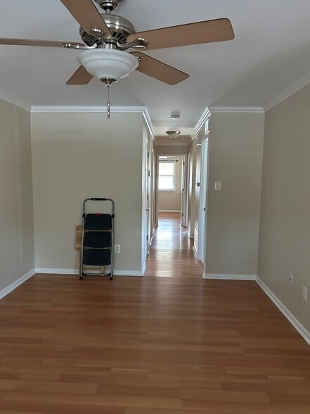 Building Photo - 8124 Ryers Ave