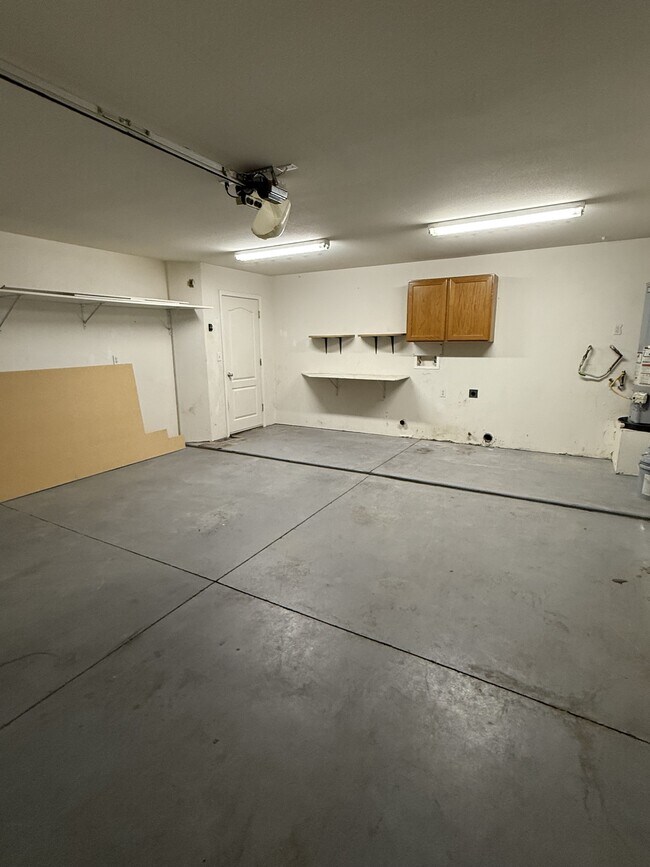 Building Photo - 4942 S Rinaldi Dr