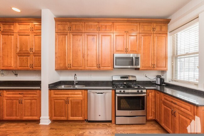 Building Photo - 3744 N Fremont St