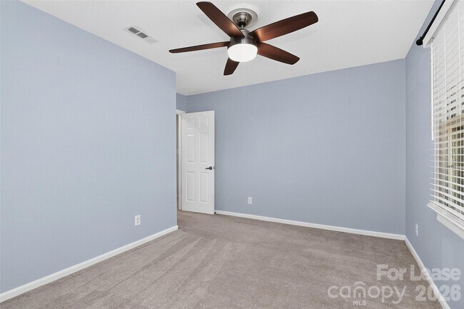 Building Photo - 2438 Knickerbocker Dr
