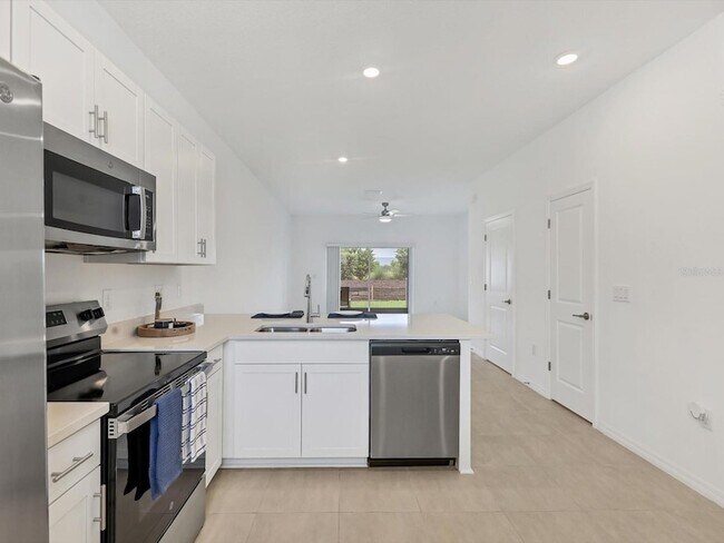 Building Photo - 8577 Daybreak St
