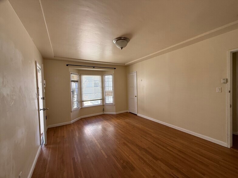 Living Room - 1914 Hauser Blvd