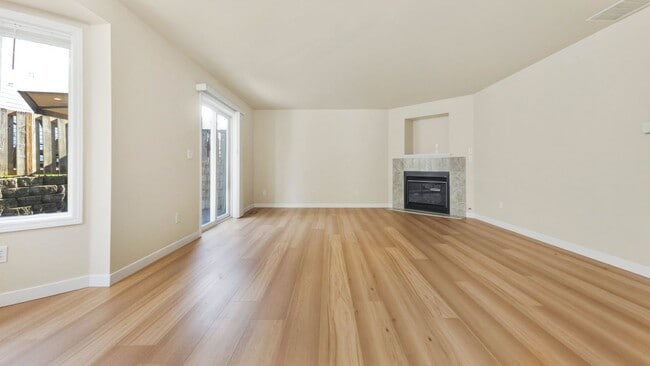 Building Photo - Spacious Mukilteo Duplex with Modern Upgrades