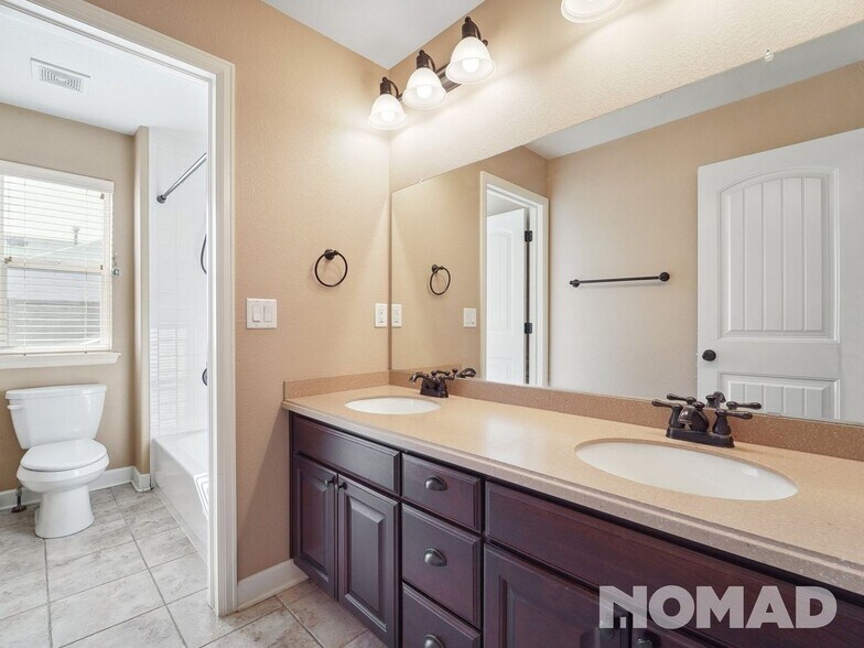 Building Photo - 13035 Tamarac Pl