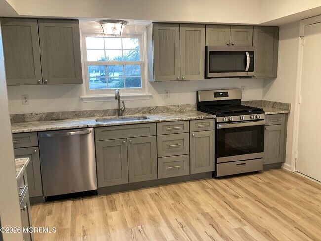 Building Photo - 37 Dogwood Dr