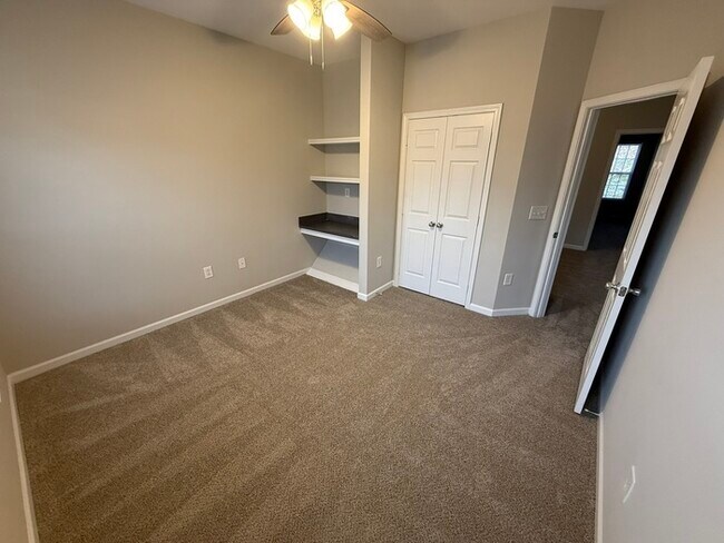 Building Photo - Beautiful 3 Bedroom Town Home! AMAZING CARY LOCATION!!!!