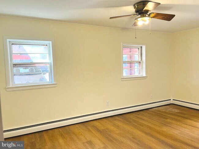 Building Photo - 3900 Laurel Rd