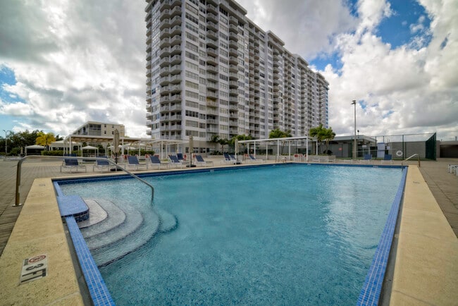 Building Photo - 18081 Biscayne Blvd