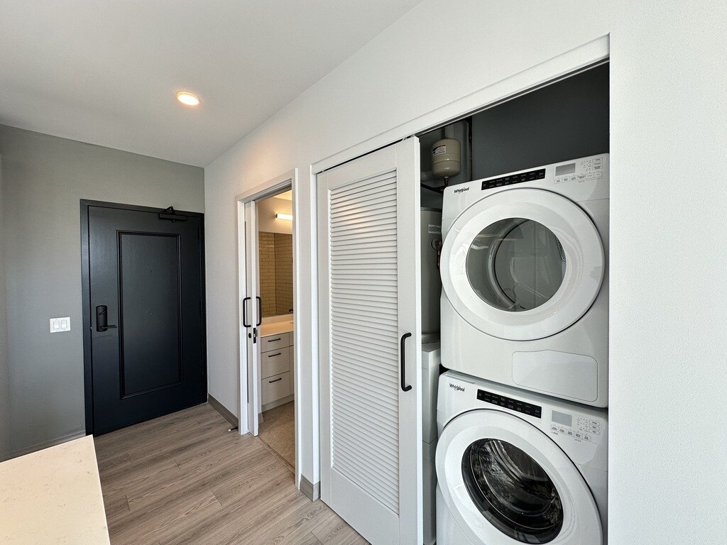 Building Photo - 2155 N Elston Ave