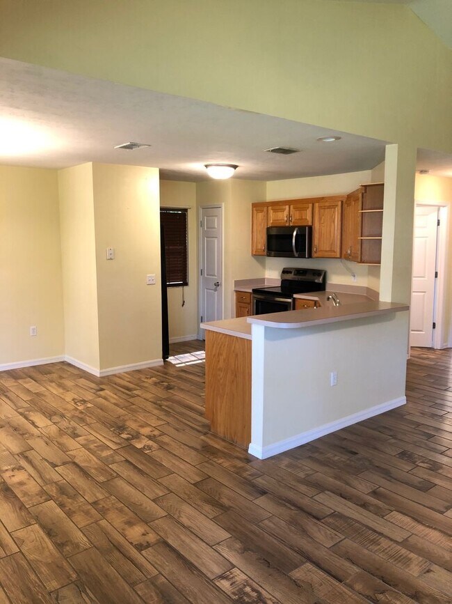 Building Photo - Sub-Lease - Great Home in New Town 1894 lo...