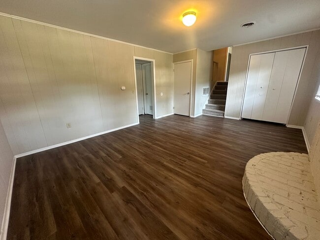 Building Photo - 705 Buena Vista Dr