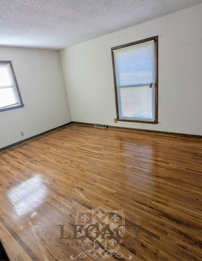 Building Photo - 3042 Old Murfreesboro Rd