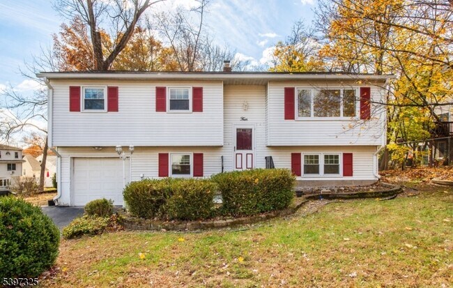 Building Photo - 4 Maureen Ct