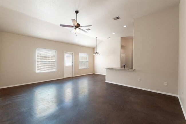 Building Photo - 455 Jack Rabbit Ln