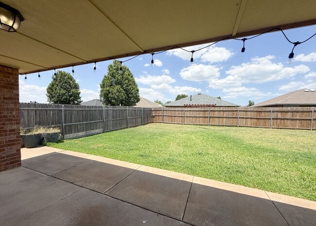 Building Photo - Edmond Schools | 3 Bed, 2 Bath | Open Layout & Covered Patio