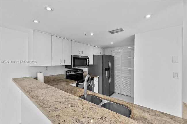 Building Photo - 650 West Ave