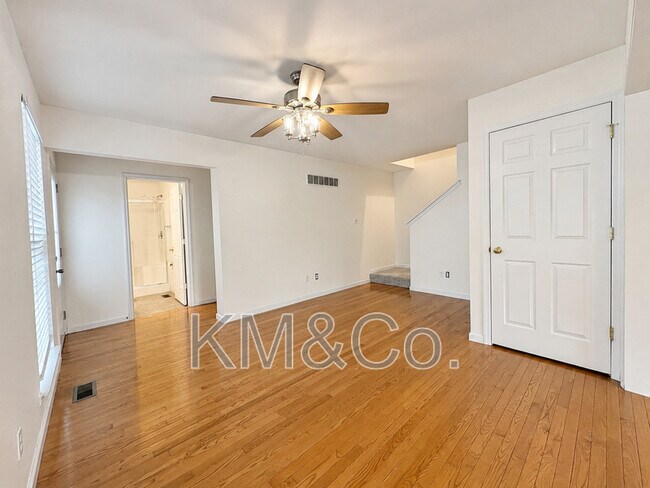 Building Photo - 213 Countryshire Dr