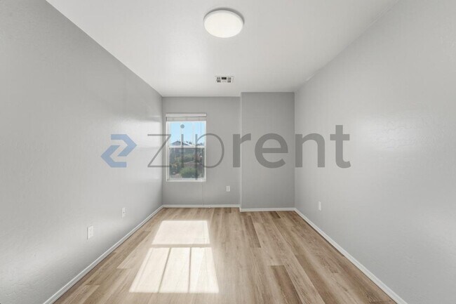 Building Photo - 3852 E Fruitvale Ave