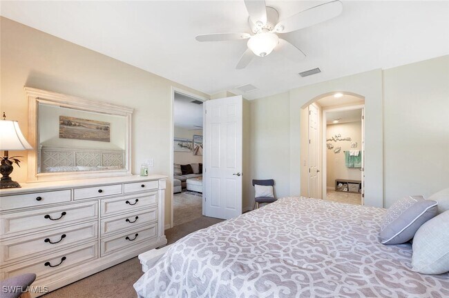 Building Photo - 14940 Edgewater Cir