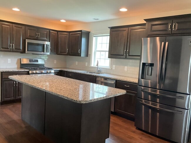 Building Photo - 301 Reserve Ln