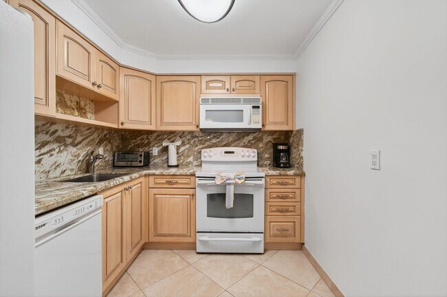 Building Photo - 4511 S Ocean Blvd