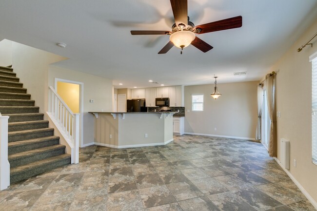 Building Photo - GORGEOUS HOME WITH TONS OF UPGRADES*MOUNTA...