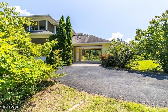 Building Photo - 2084 Allenridge Dr