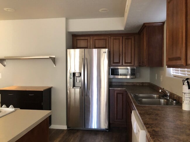 Building Photo - Quiet Neighborhood & Beautiful Home!