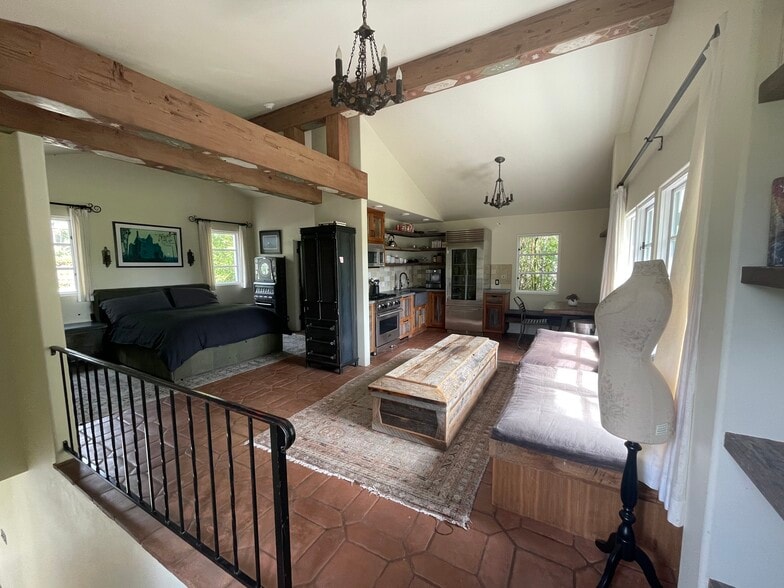Building Photo - 232 E Los Olivos St