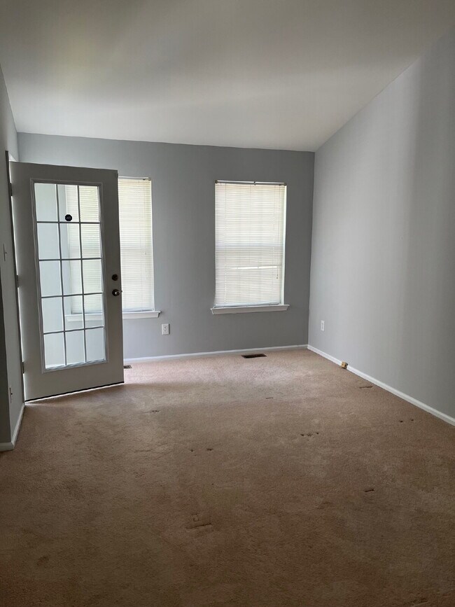 Building Photo - 402 Harvest Ln