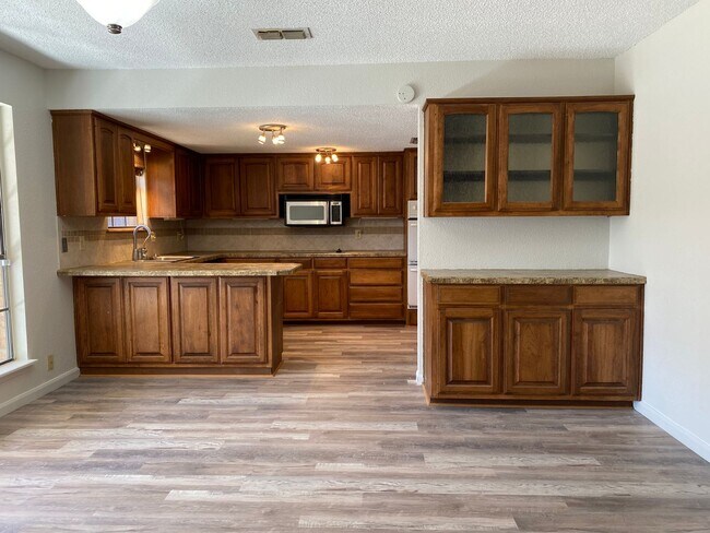 Building Photo - Eastside Beauty with an updated kitchen and sunroom