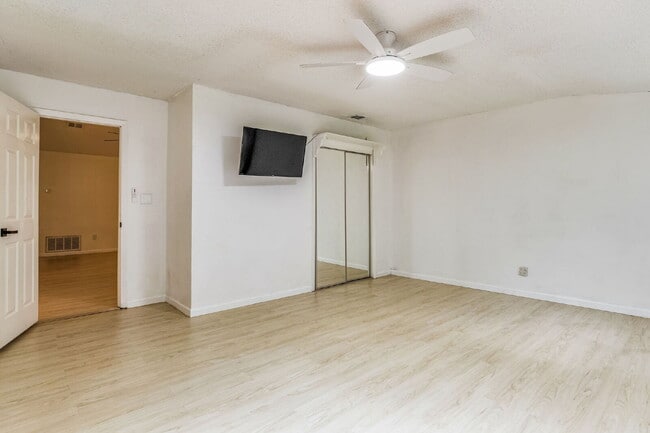 Building Photo - 2241 Prytania Cir