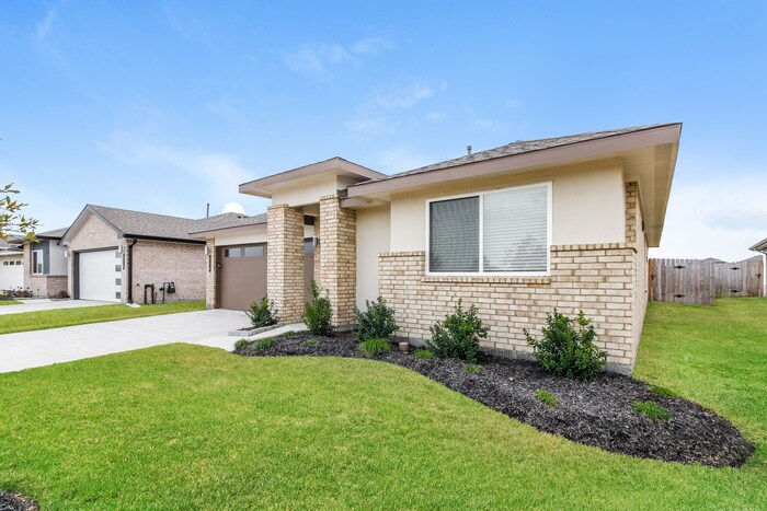Building Photo - 214 Serena Pk Ln