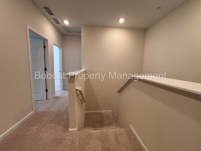 Building Photo - 852 Furlong Dr