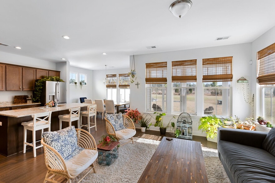 Building Photo - 110 Hawthorne Landing Dr