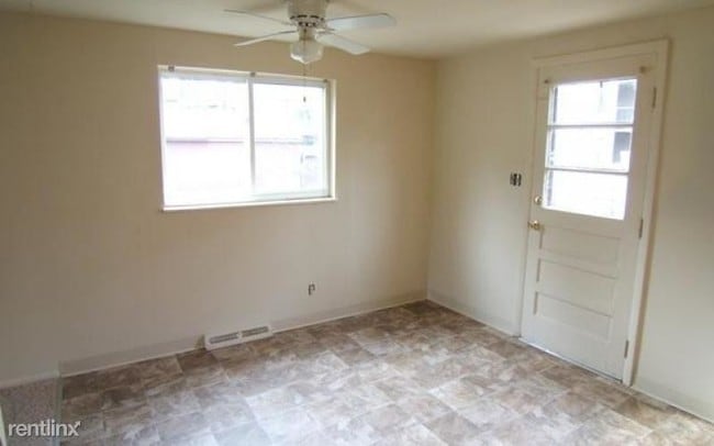 Building Photo - 2 br, 1 bath Townhome - 939 Woodhill Dr