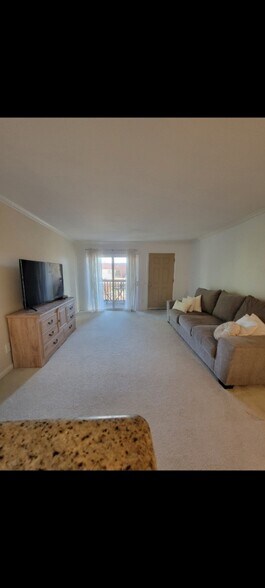 Building Photo - 180 Chambers St