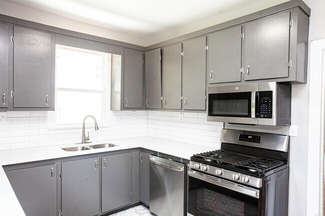 Building Photo - 116 Beechwood St