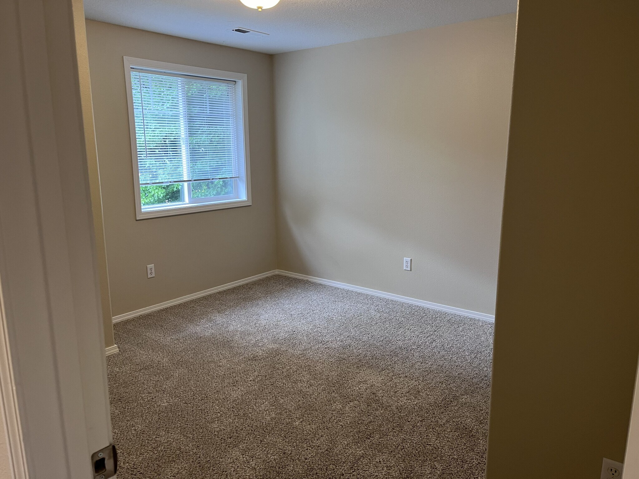 Building Photo - 17611 SE 16th St