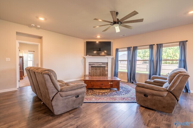 Building Photo - 117 Red Fox Wy